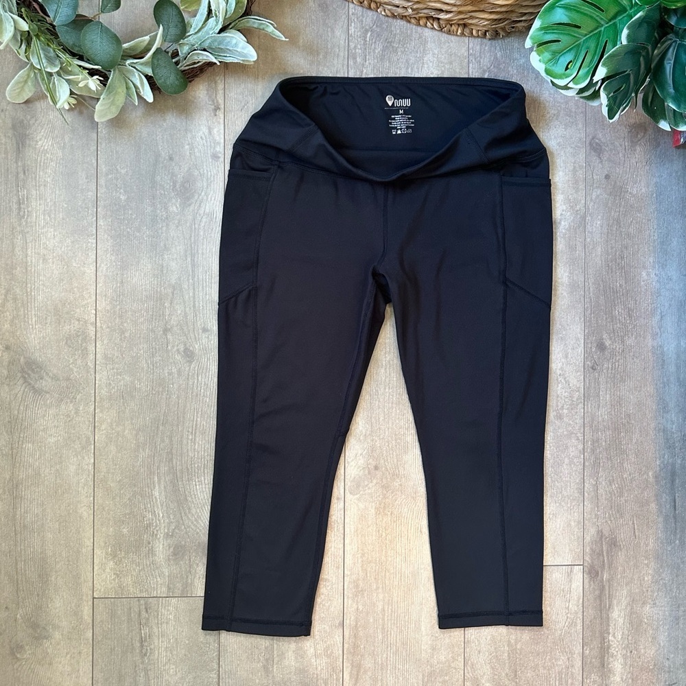 Muuv Women’s Black Cropped Capri Length athletic Leggings Size medium